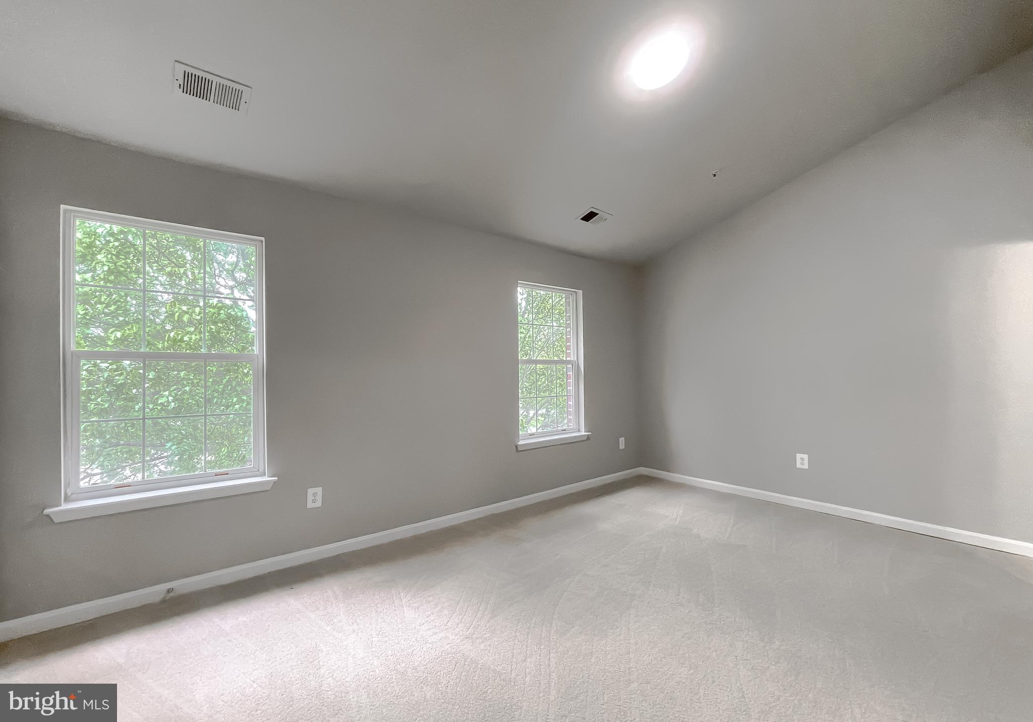 SOUTH HAMPTON - Residential