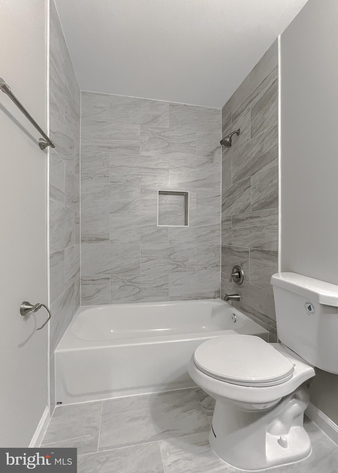 SOUTH HAMPTON - Residential