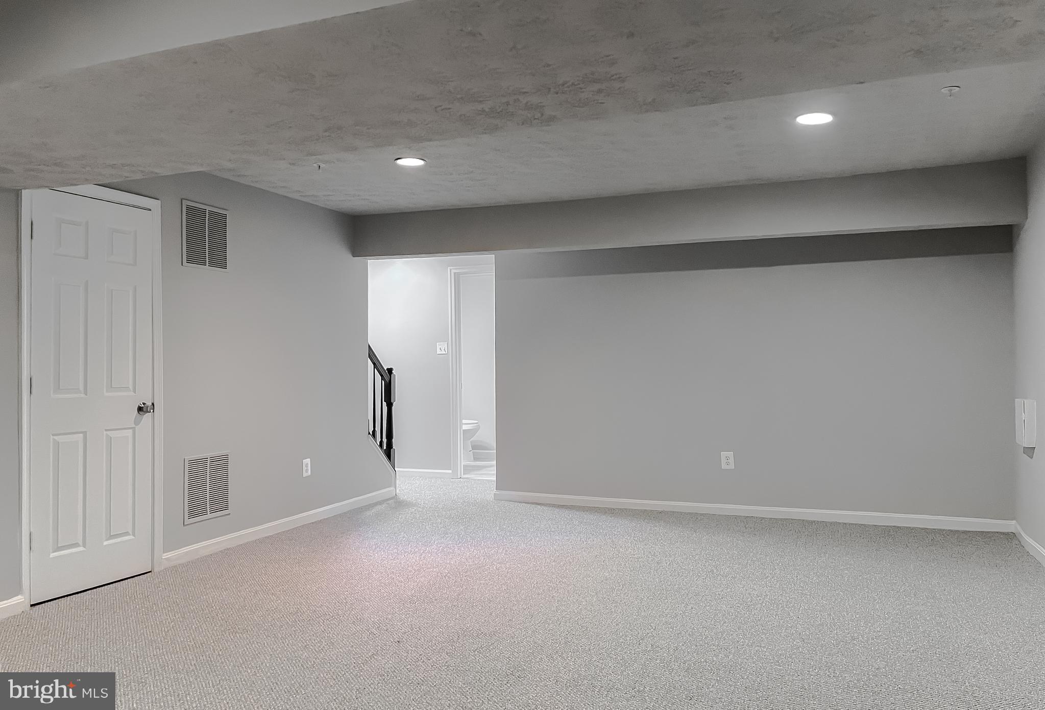 SOUTH HAMPTON - Residential