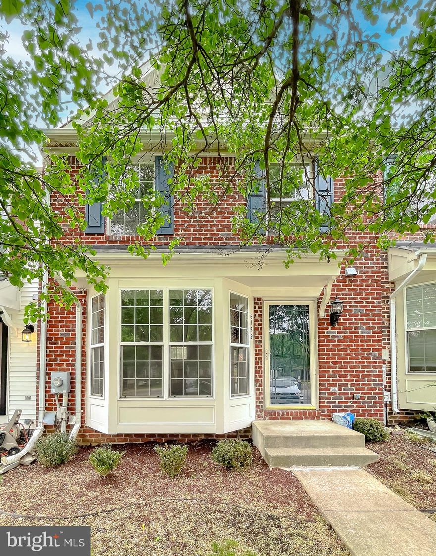 Fabulously remodeled 3 bedroom 2 full bath and 2 half baths townhome in sought after South Hampton Community.  Boasting new paint, flooring, lighting, SS Appliances, granite countertops, cabinets, and bathrooms.  Stop outside the big city and into a beautiful neighborhood of tranquility with a beautiful lake, basketball courts and tennis courts for all your athletic needs.  There is a cute yard perfect for entertaining.  At this price this home will not last long, schedule your showing today!!