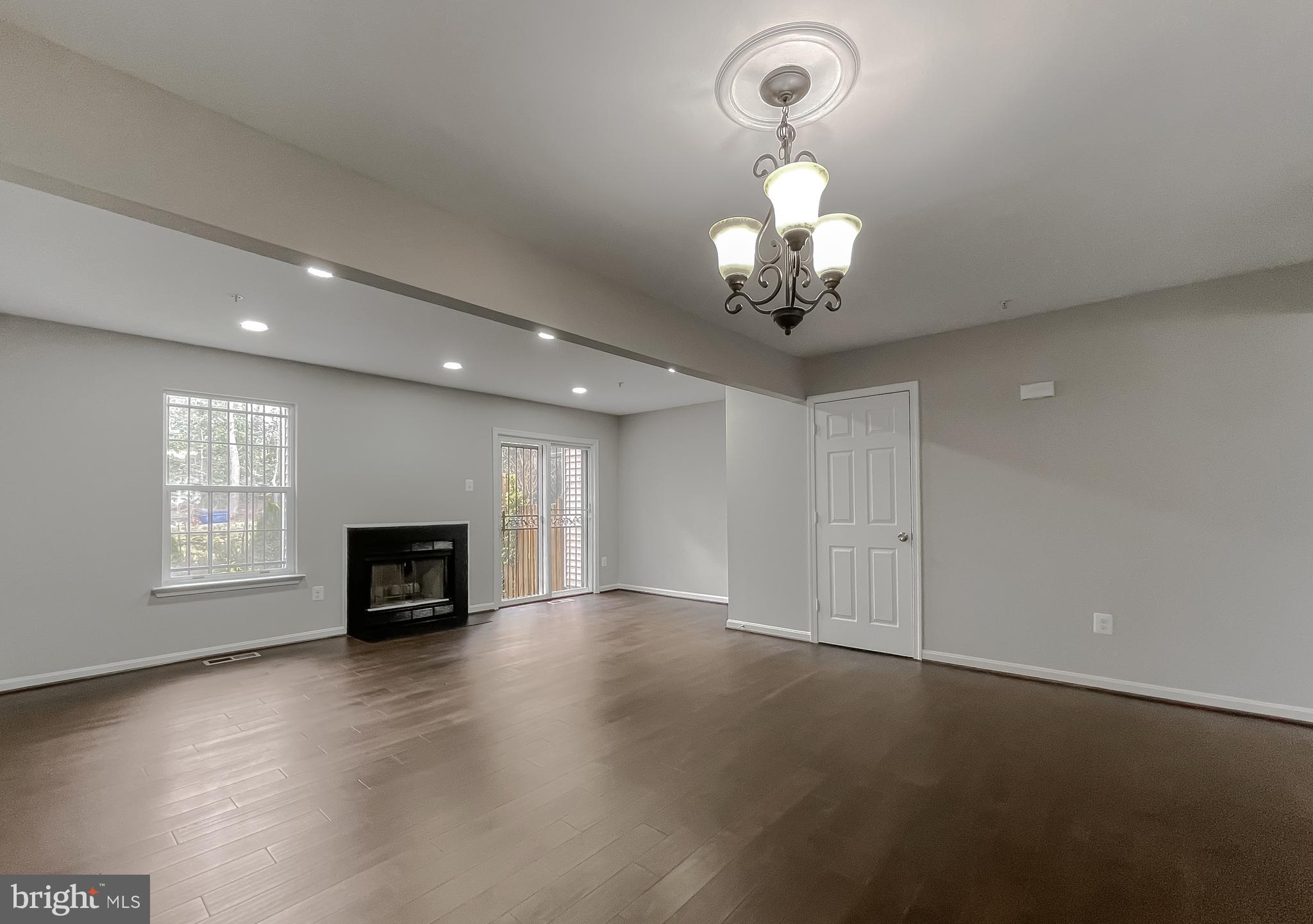 SOUTH HAMPTON - Residential