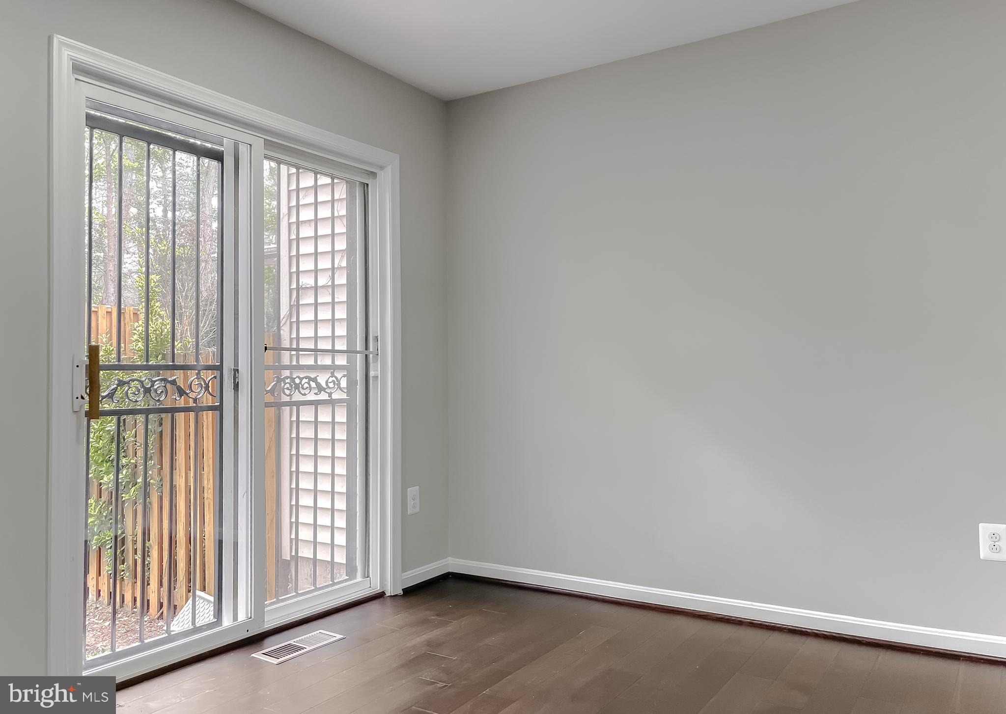 SOUTH HAMPTON - Residential