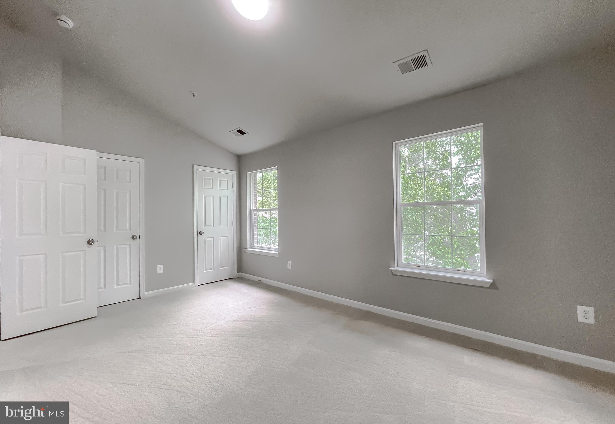 SOUTH HAMPTON - Residential