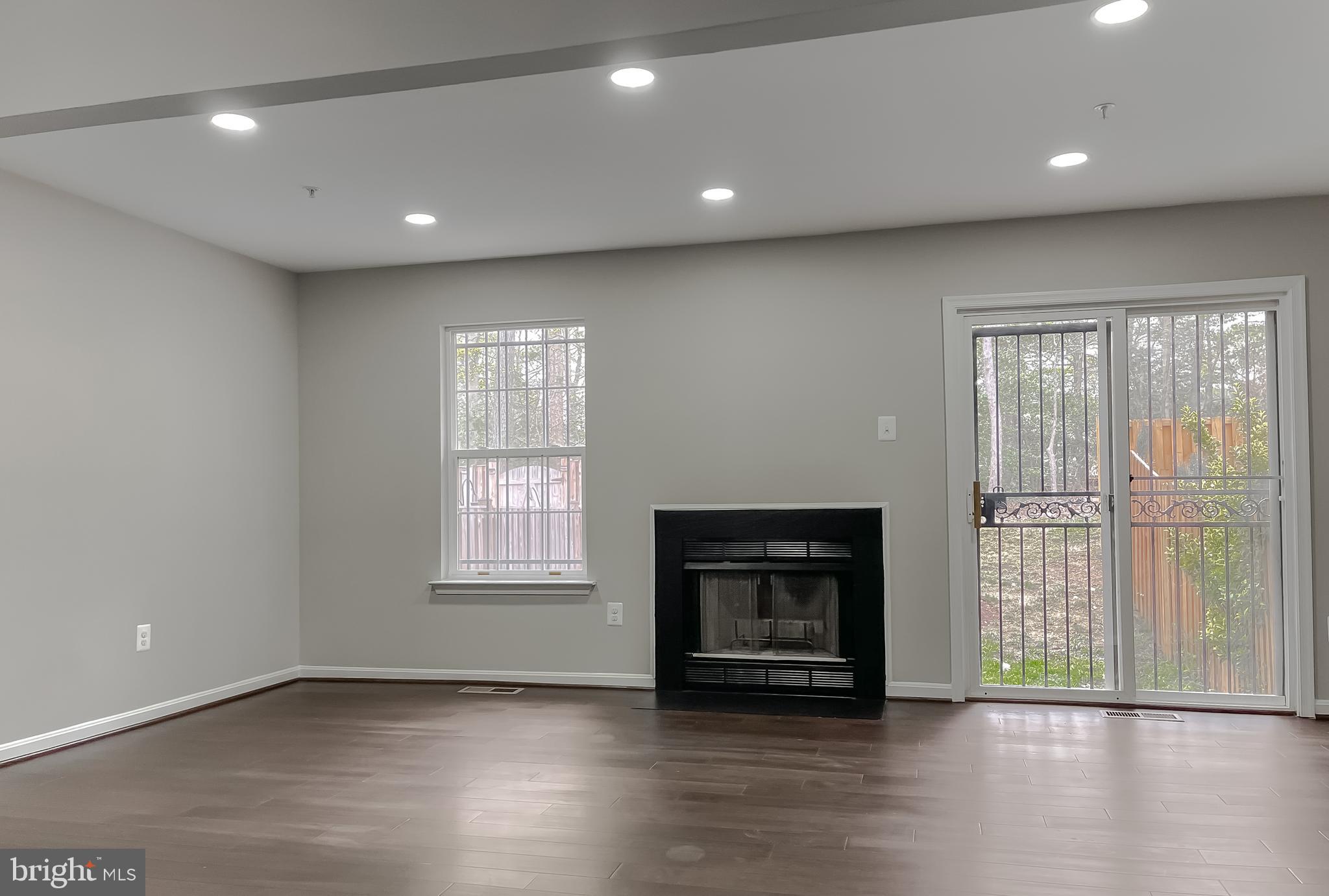 SOUTH HAMPTON - Residential