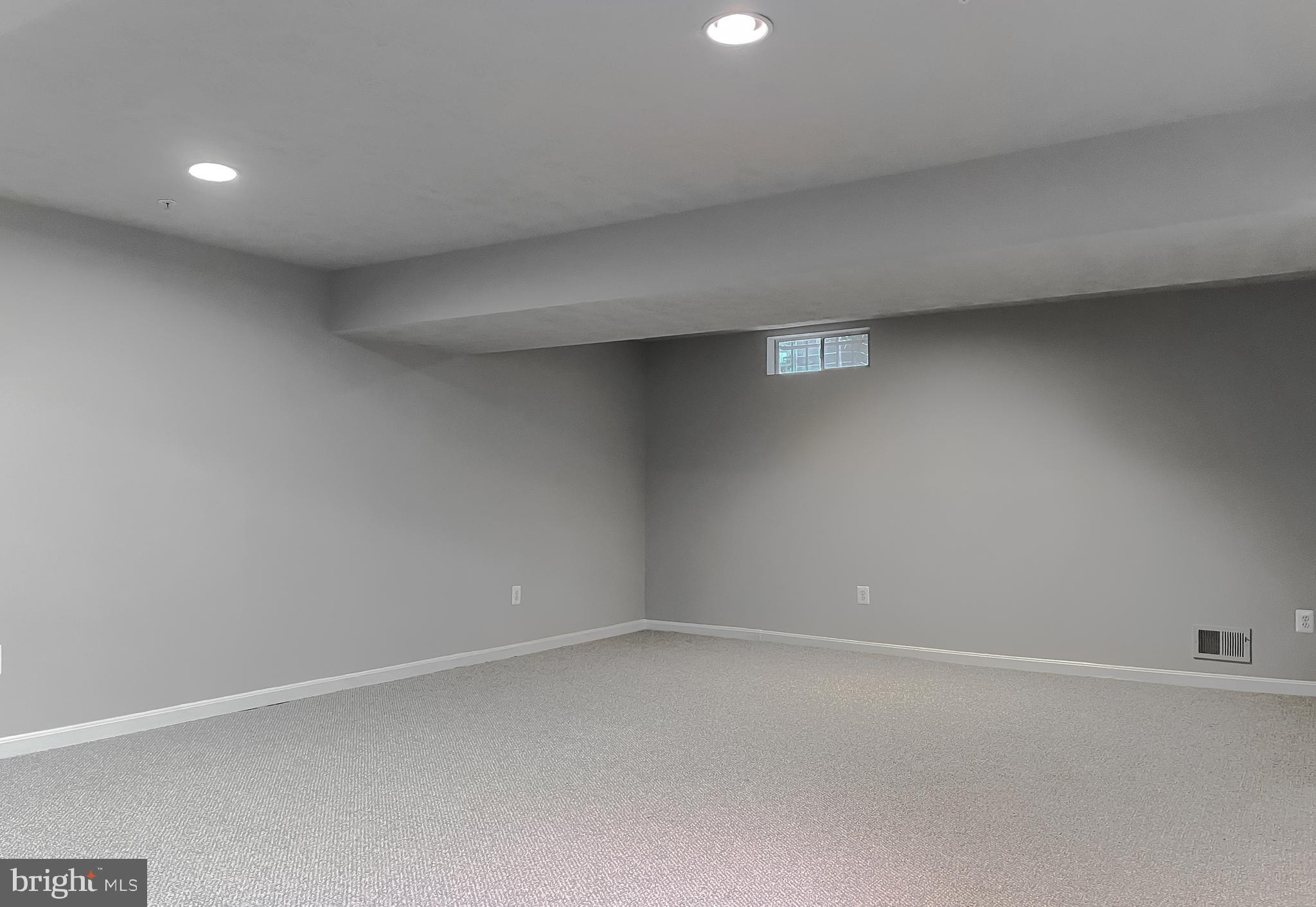 SOUTH HAMPTON - Residential