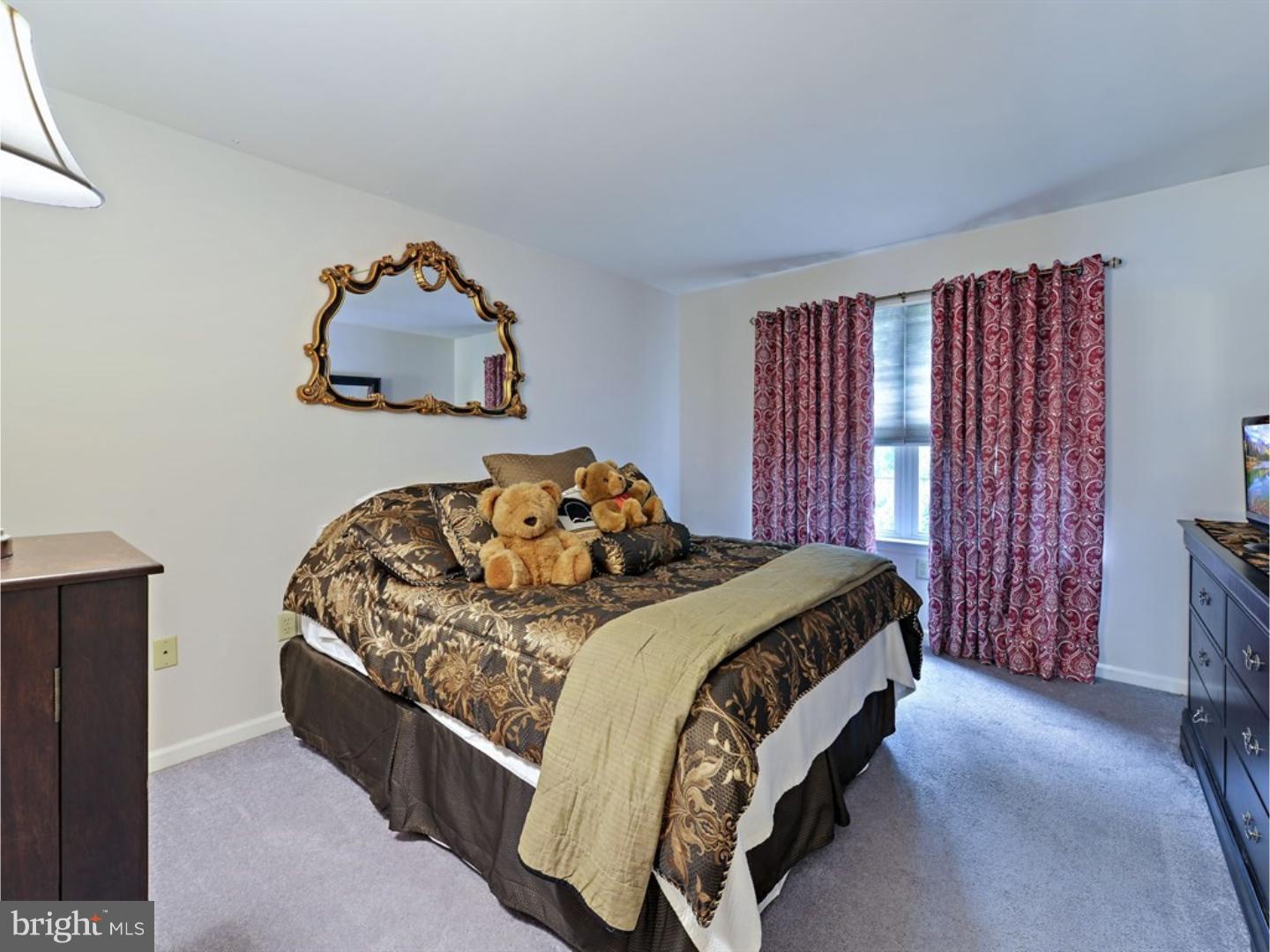 EST @ CEDAR HOLLOW - Residential