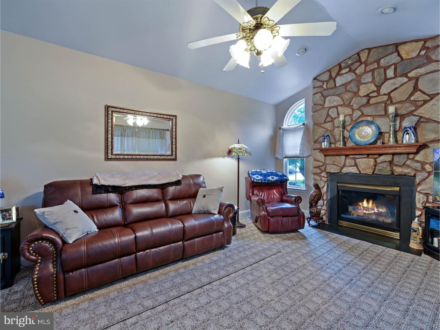 EST @ CEDAR HOLLOW - Residential