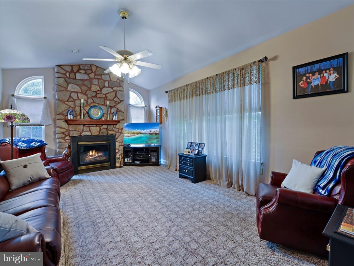 EST @ CEDAR HOLLOW - Residential