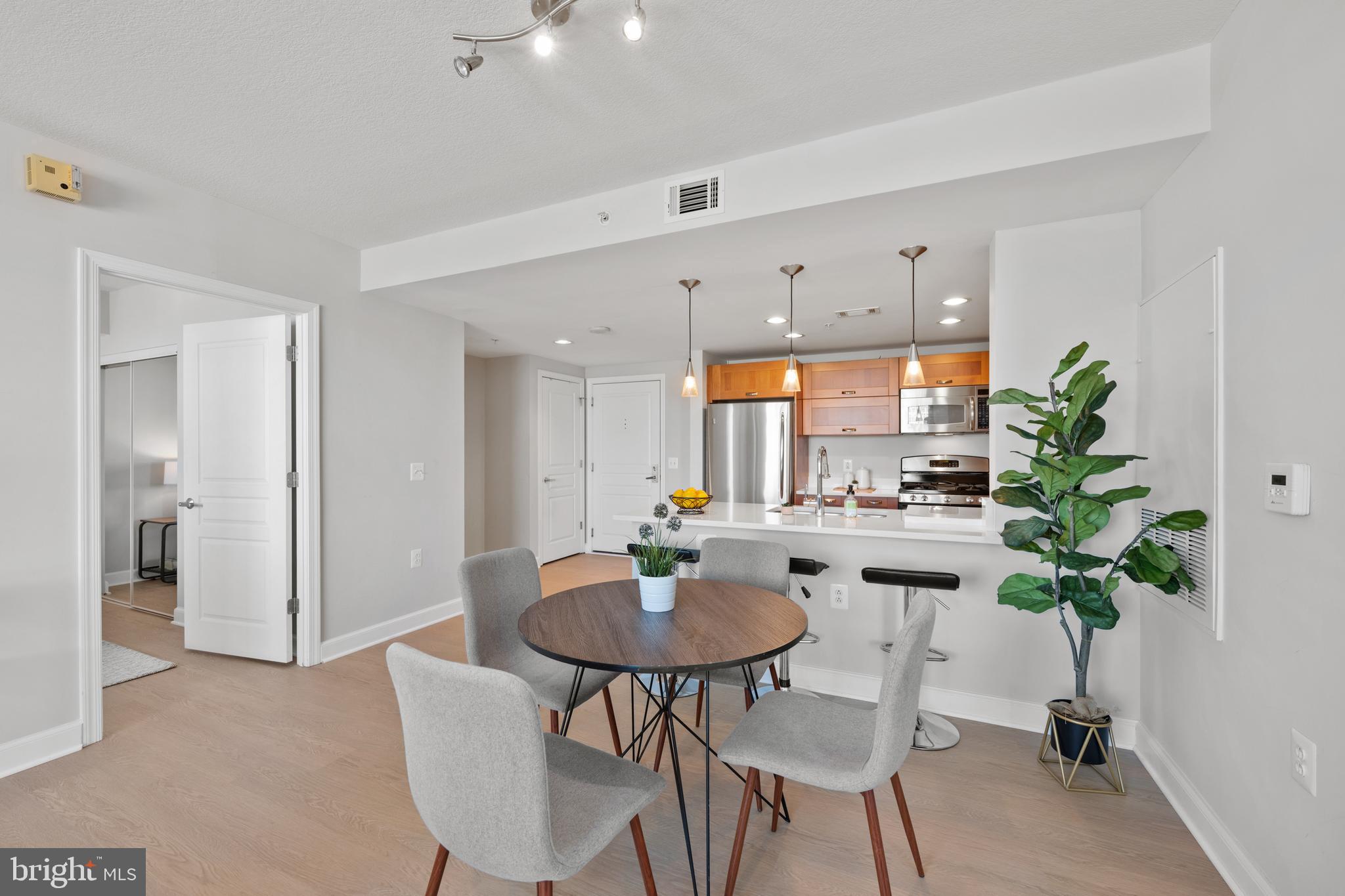 MIDTOWN ALEXANDRIA STATION CONDOMINIUM - Residential