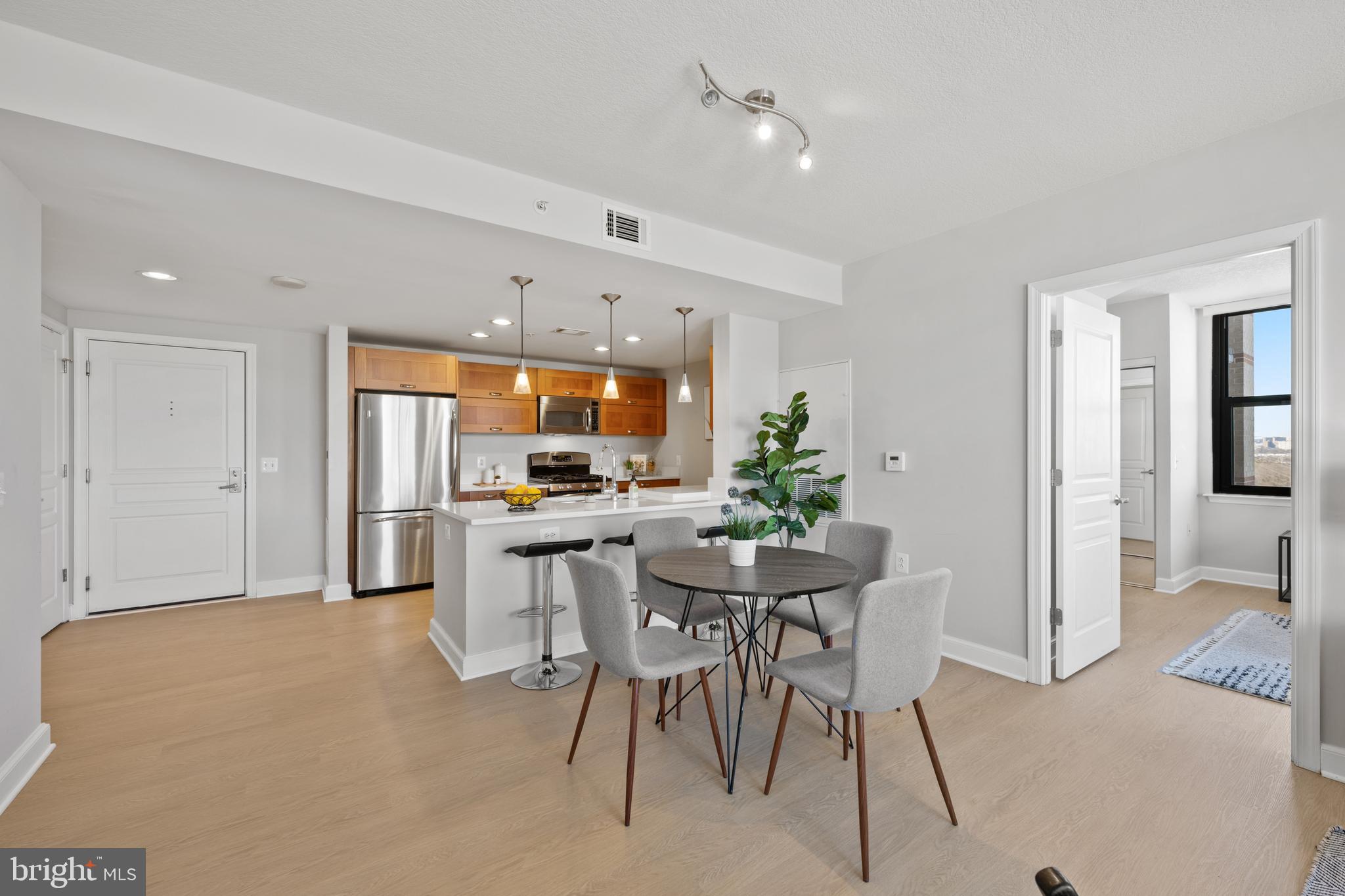 MIDTOWN ALEXANDRIA STATION CONDOMINIUM - Residential