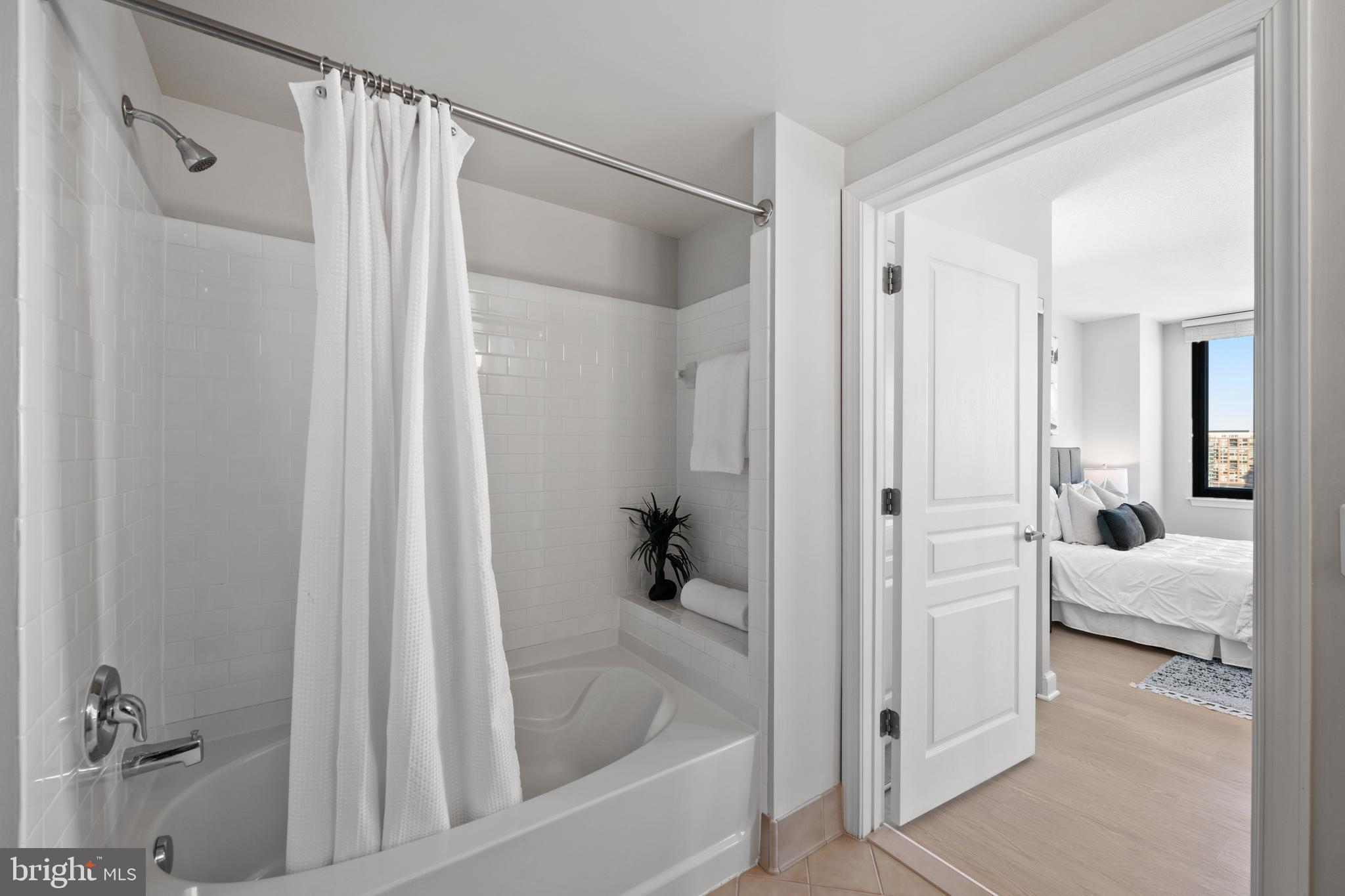 MIDTOWN ALEXANDRIA STATION CONDOMINIUM - Residential