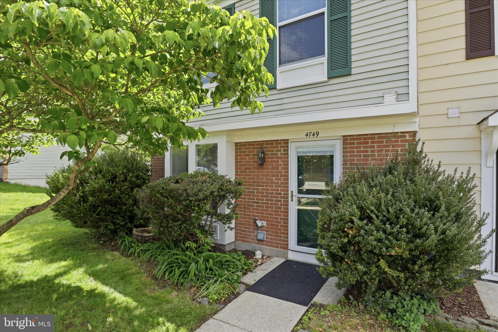 4749 HERSAND COURT