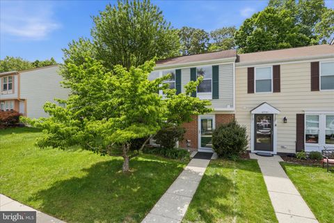 Photo of 4749 Hersand Court, WOODBRIDGE, VA 22193 (MLS # VAPW2119830)