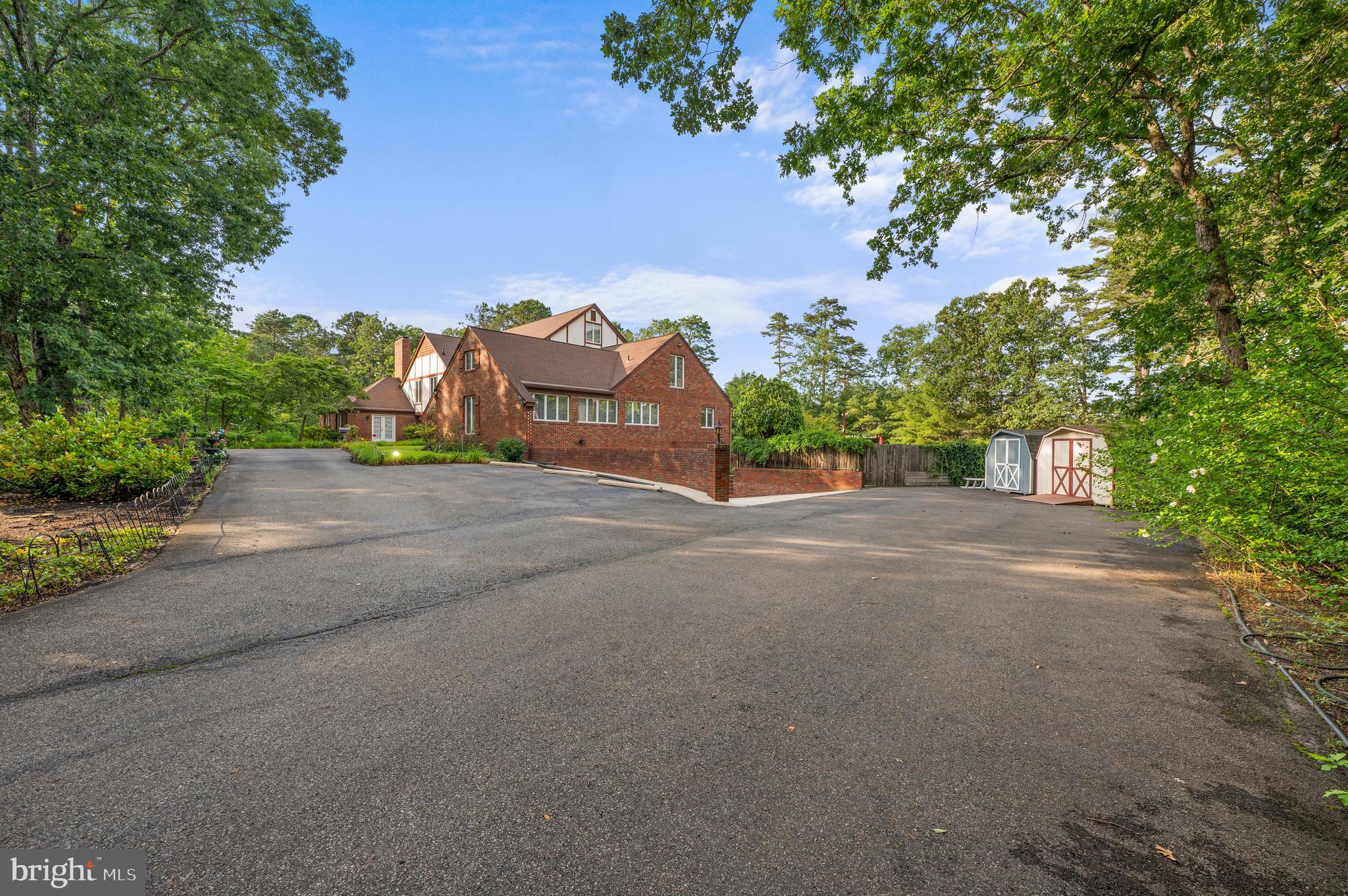 1216 FOREST DRIVE