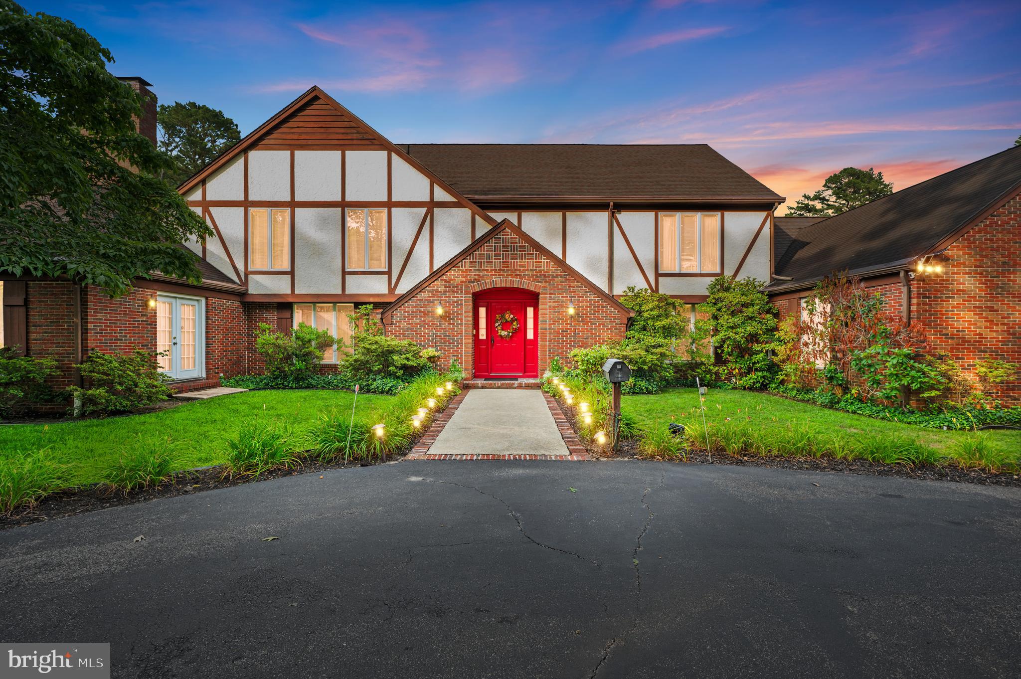 1216 FOREST DRIVE