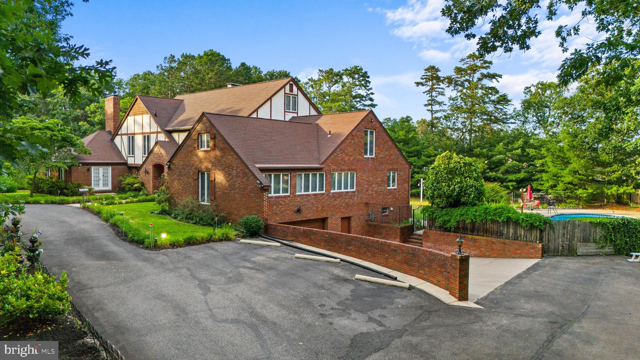 1216 FOREST DRIVE