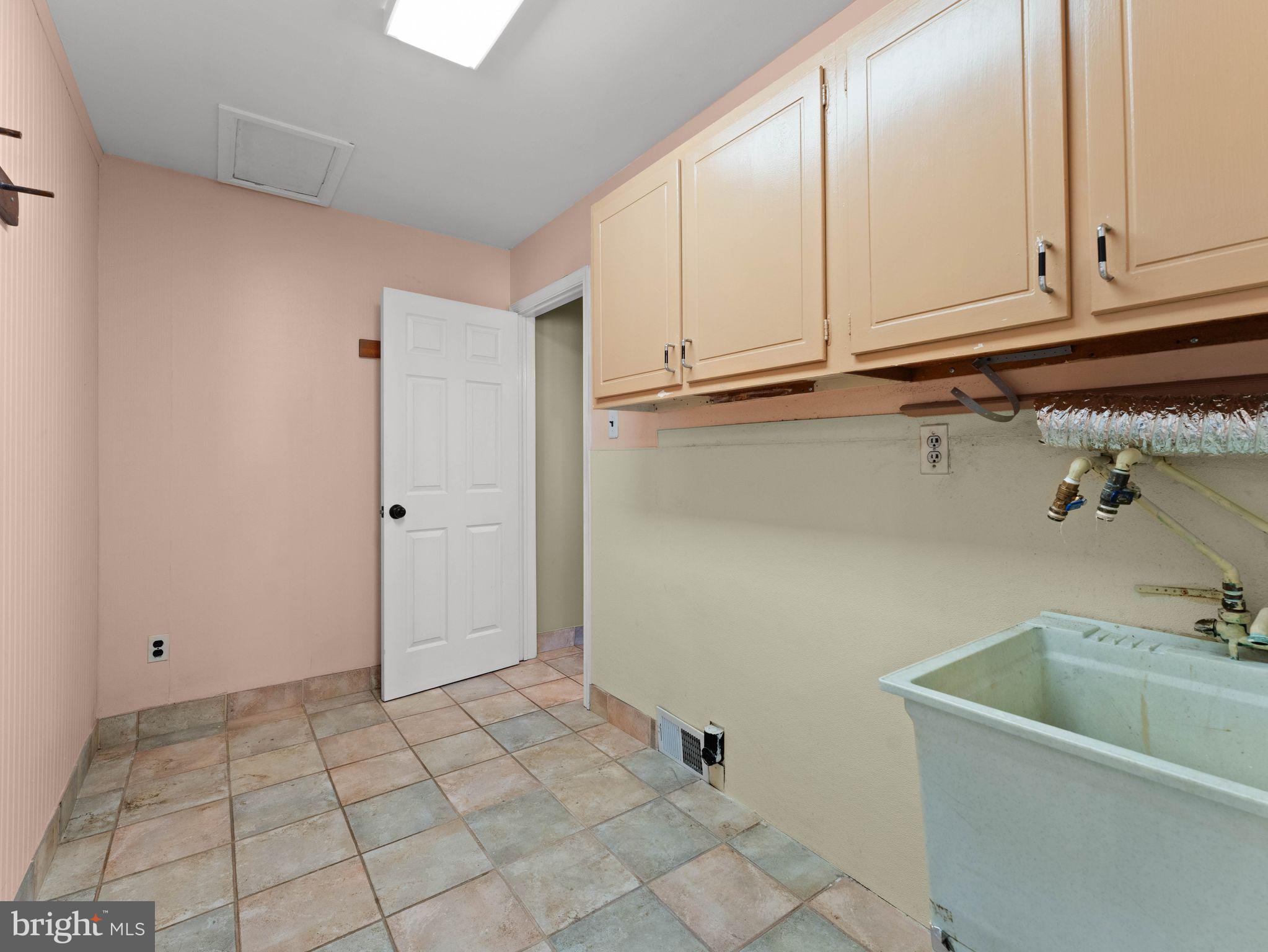 CAMELOT ESTS - Residential