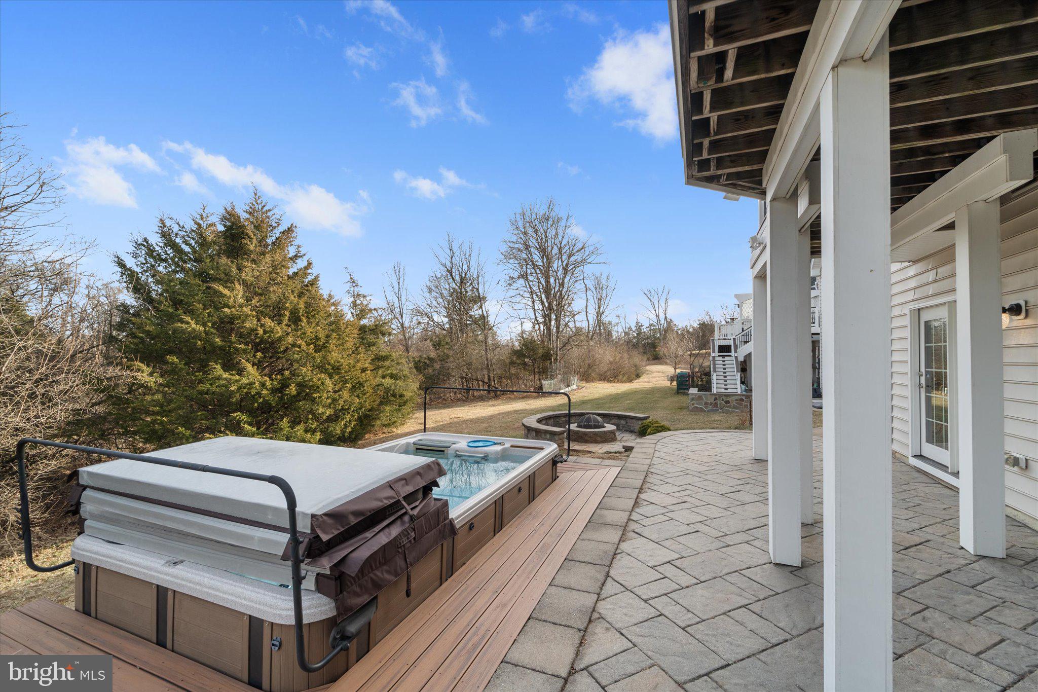 LOUDOUN VALLEY ESTATES - Residential