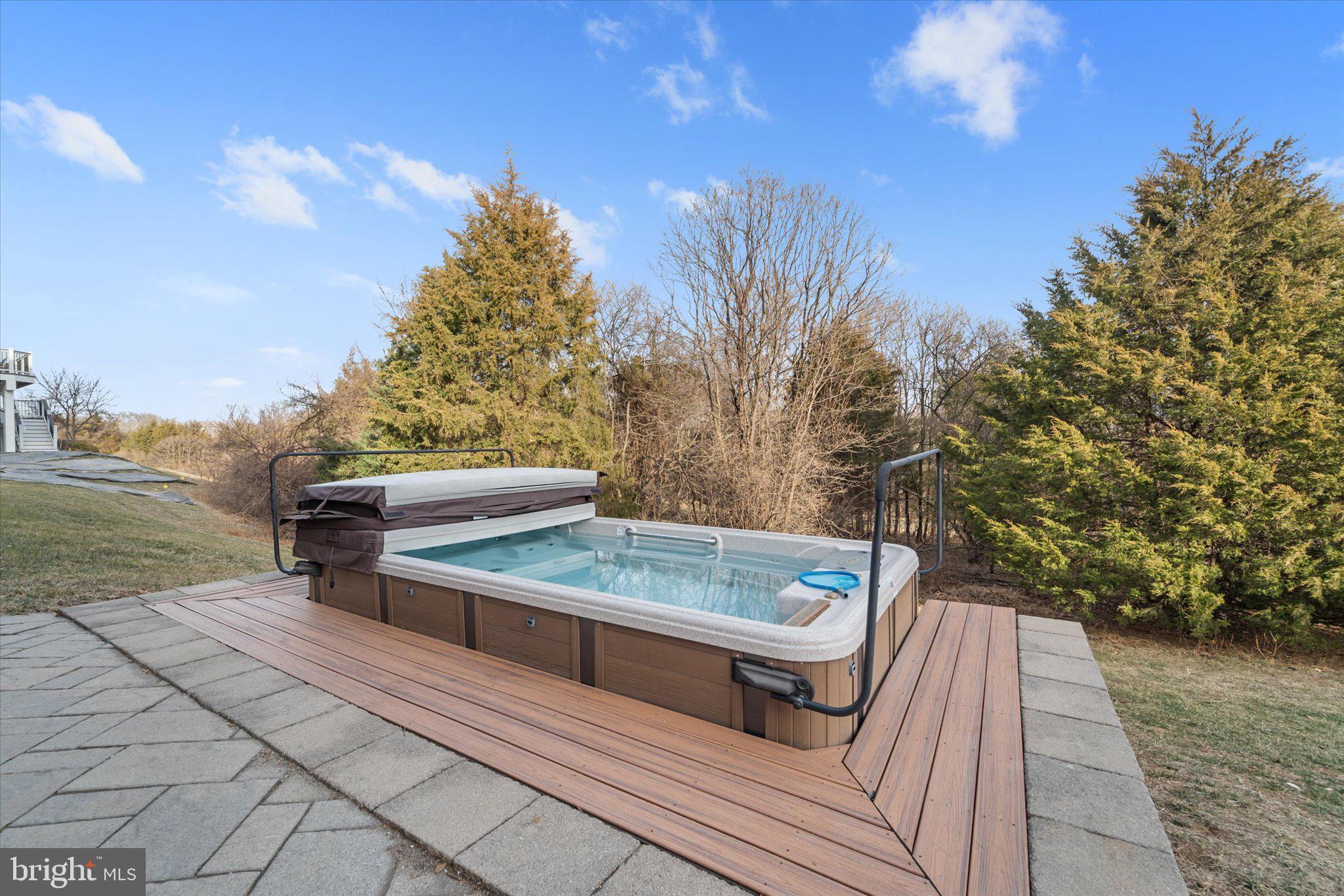 LOUDOUN VALLEY ESTATES - Residential