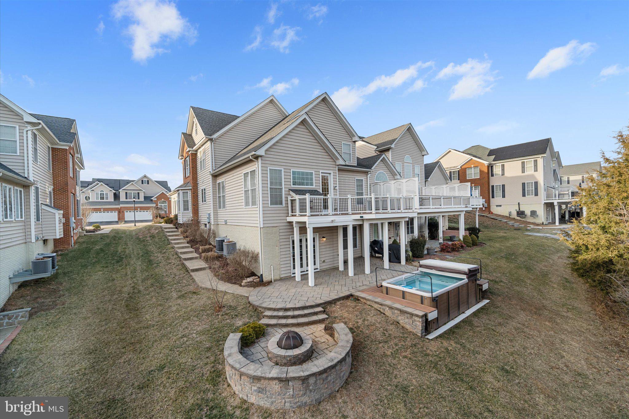 LOUDOUN VALLEY ESTATES - Residential
