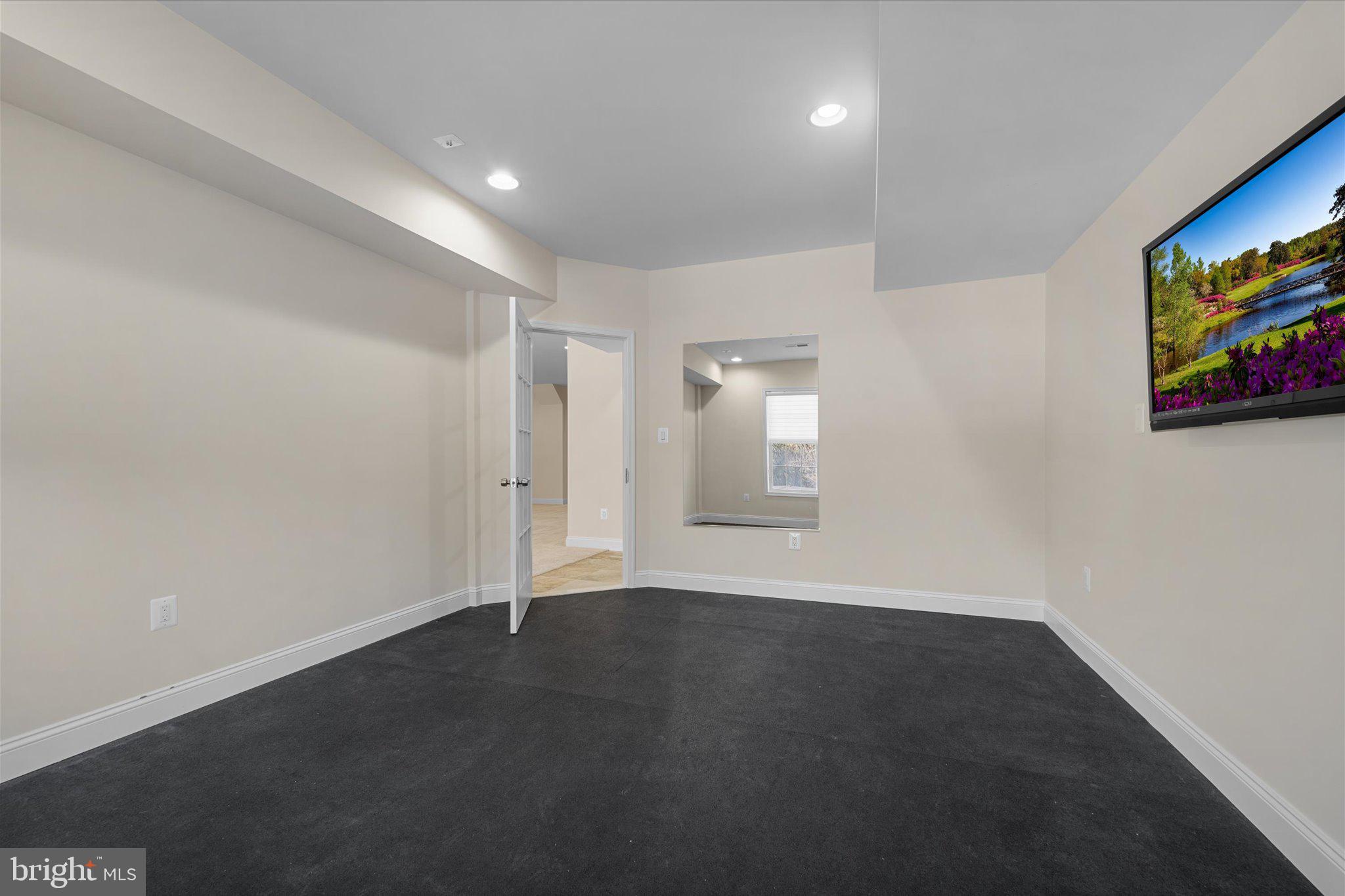 LOUDOUN VALLEY ESTATES - Residential