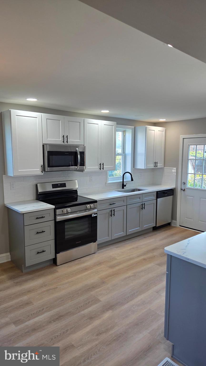COLLINS PARK - Residential