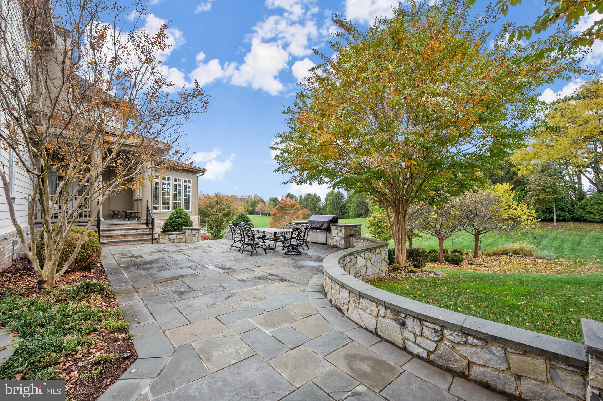 RIVERWOOD - Residential