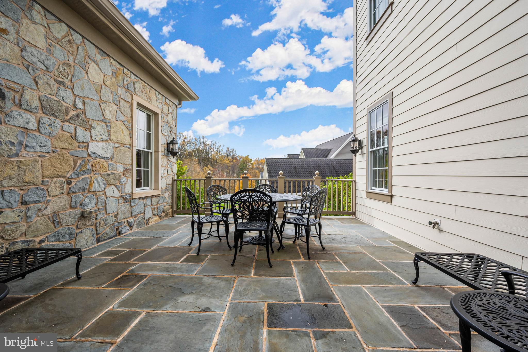 RIVERWOOD - Residential