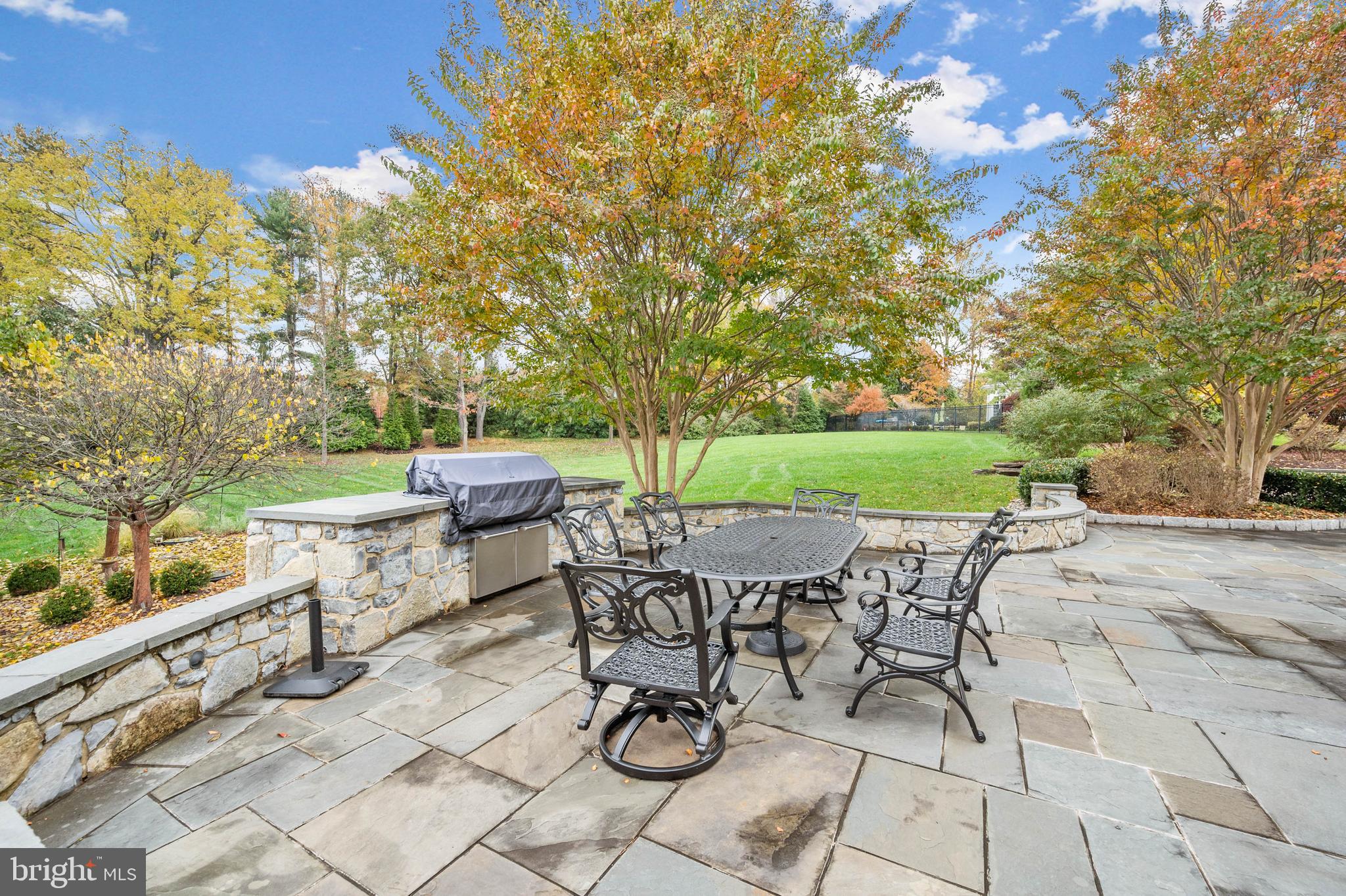 RIVERWOOD - Residential