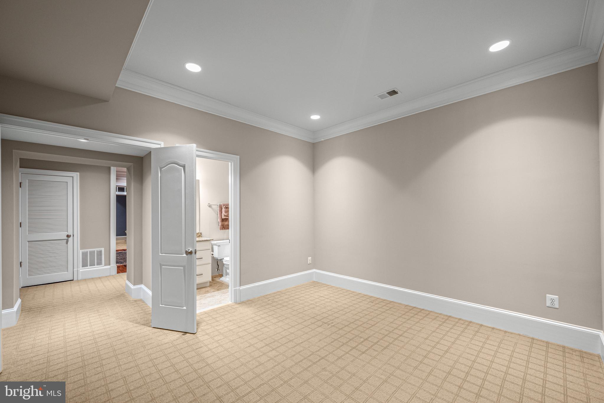 RIVERWOOD - Residential