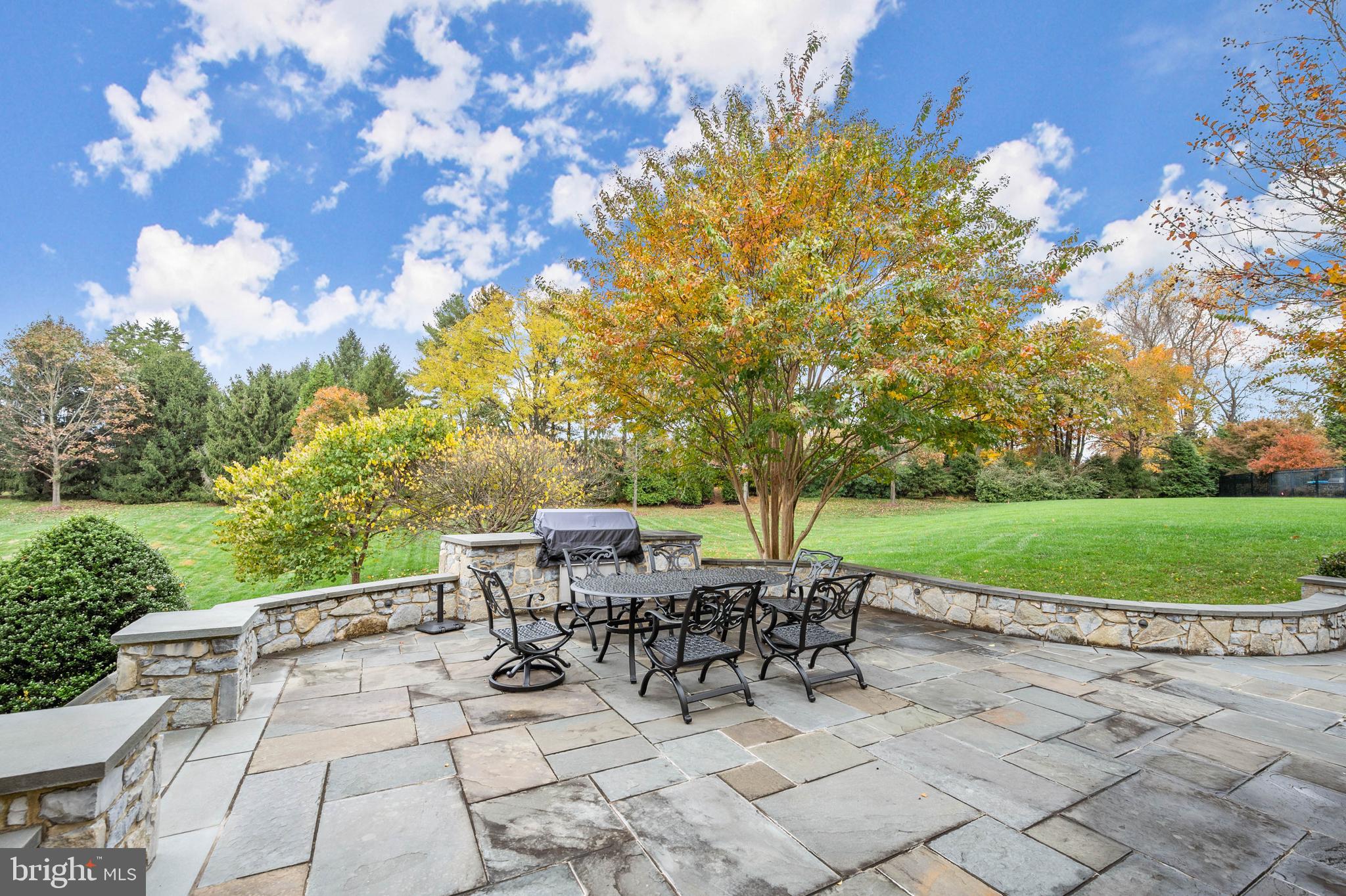 RIVERWOOD - Residential