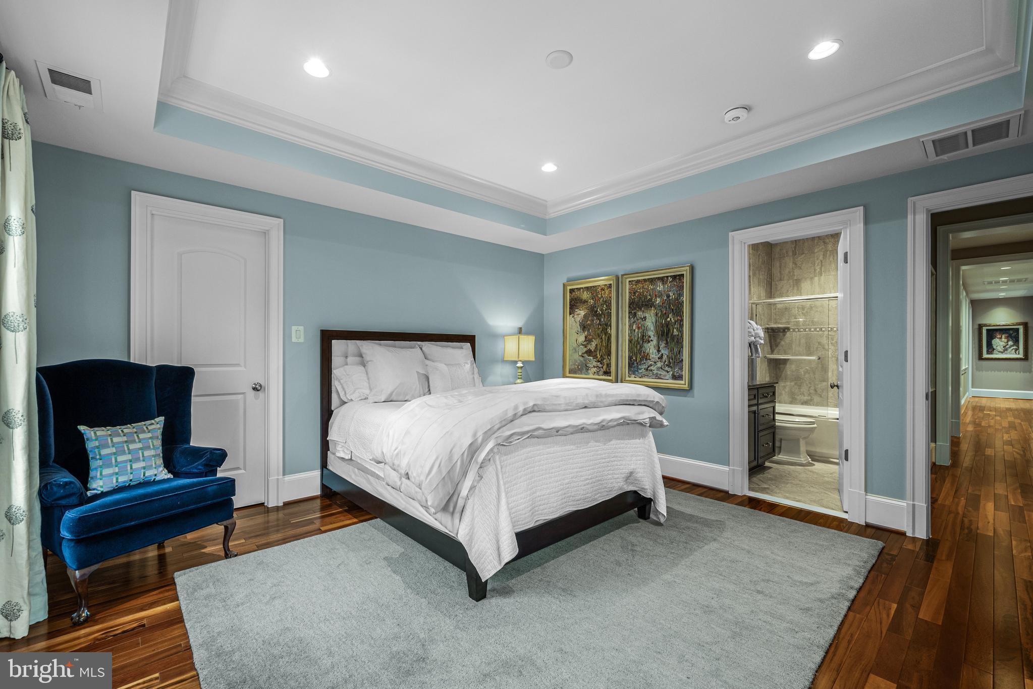 RIVERWOOD - Residential