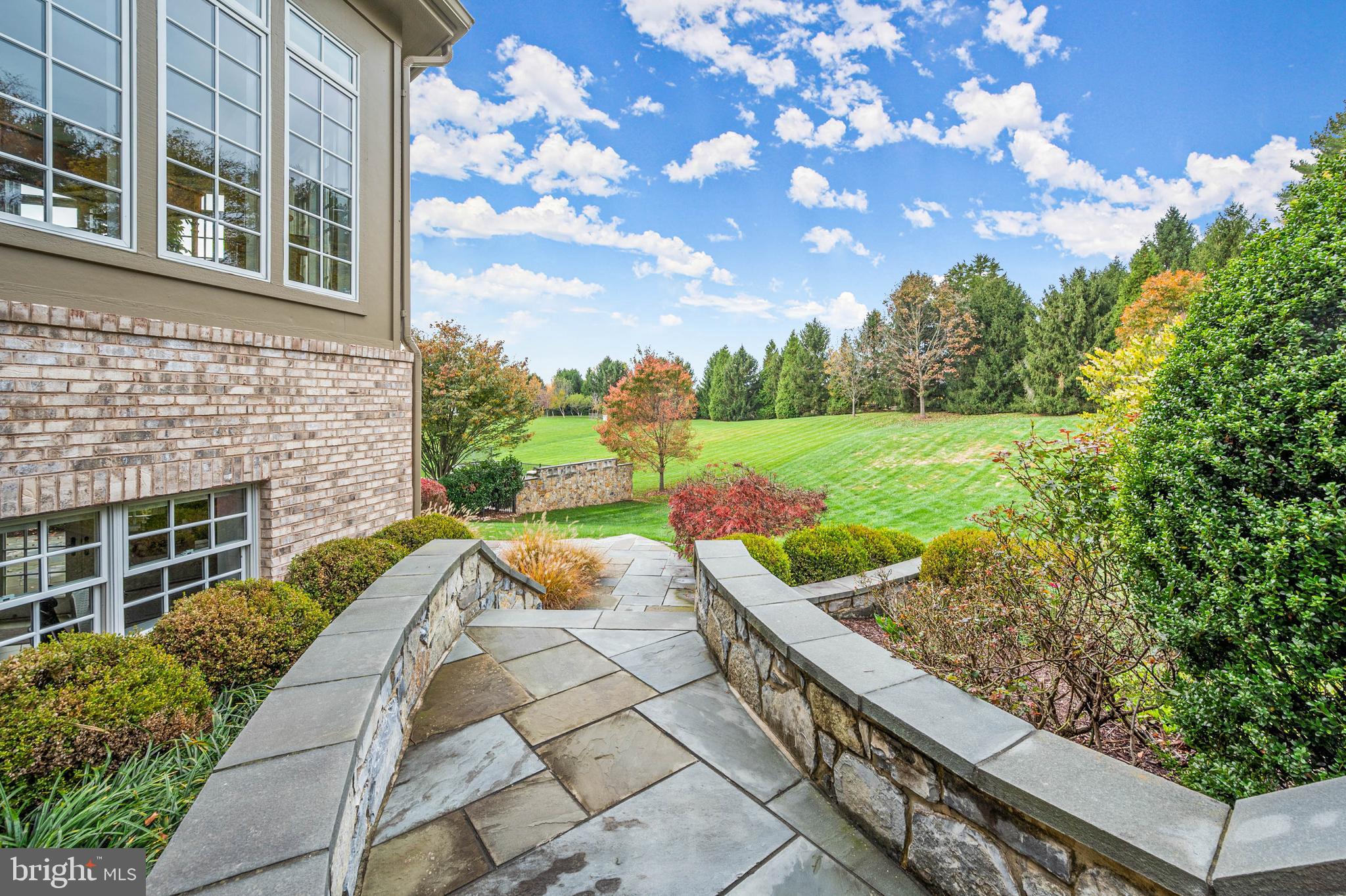 RIVERWOOD - Residential