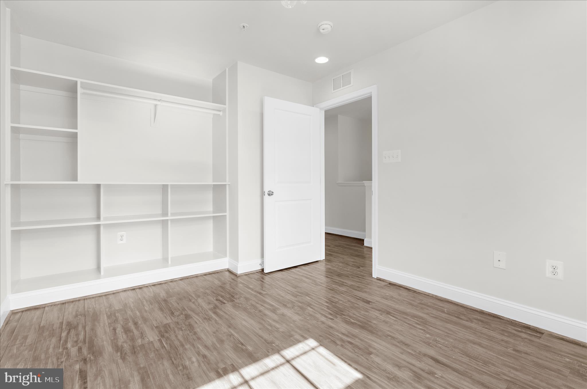 STONEY RUN VILLAGE - Residential