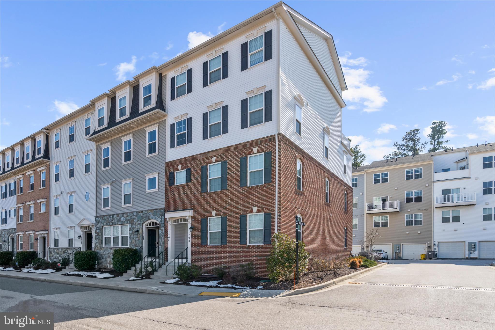 1704 FIELDSTONE COURT