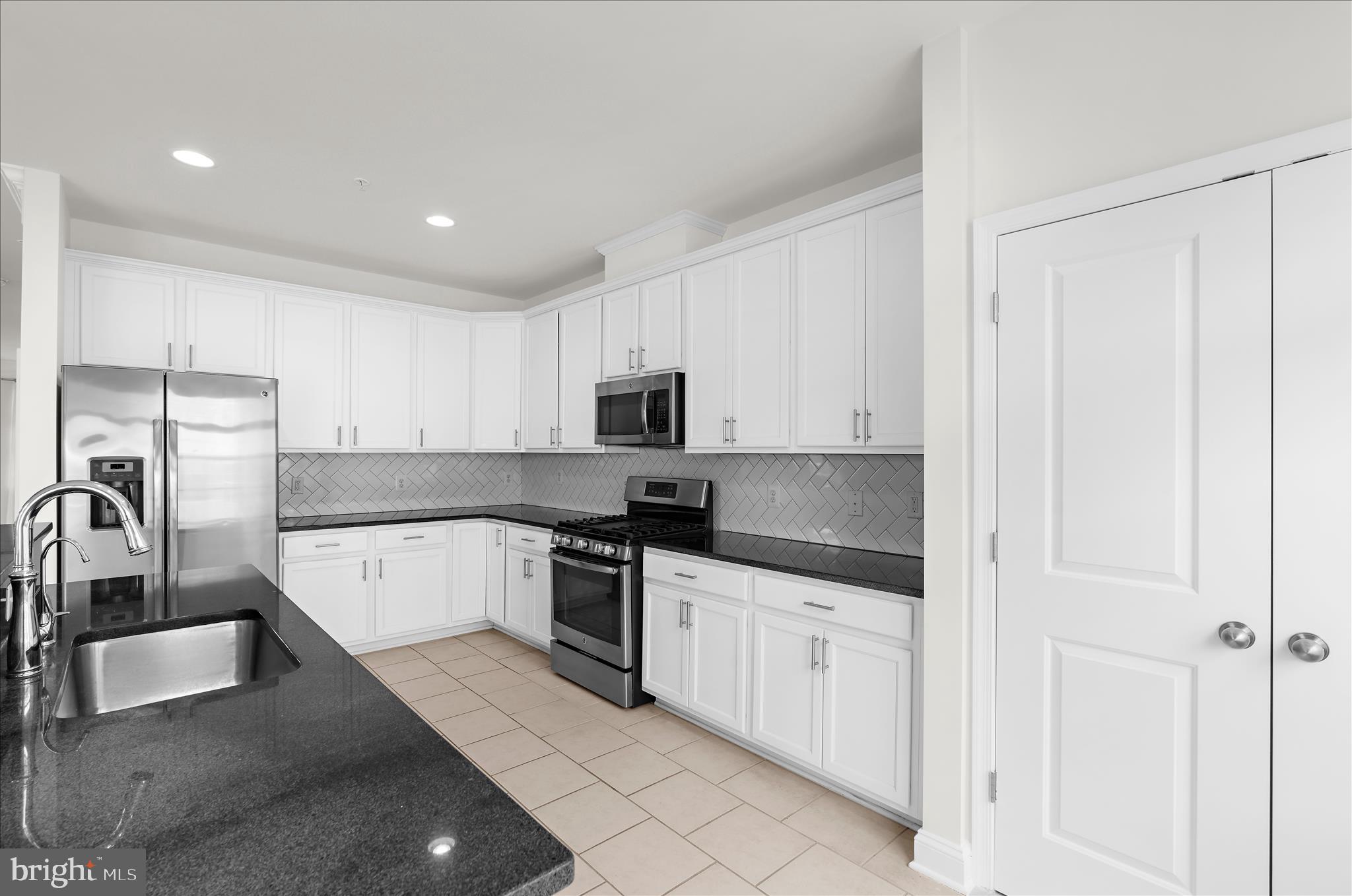 STONEY RUN VILLAGE - Residential