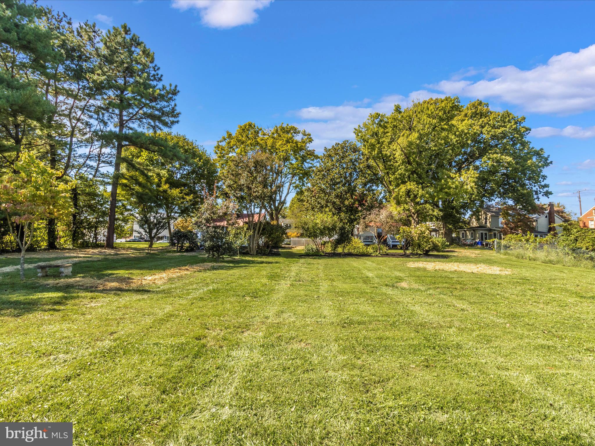 LAYTONSVILLE TOWN - Residential