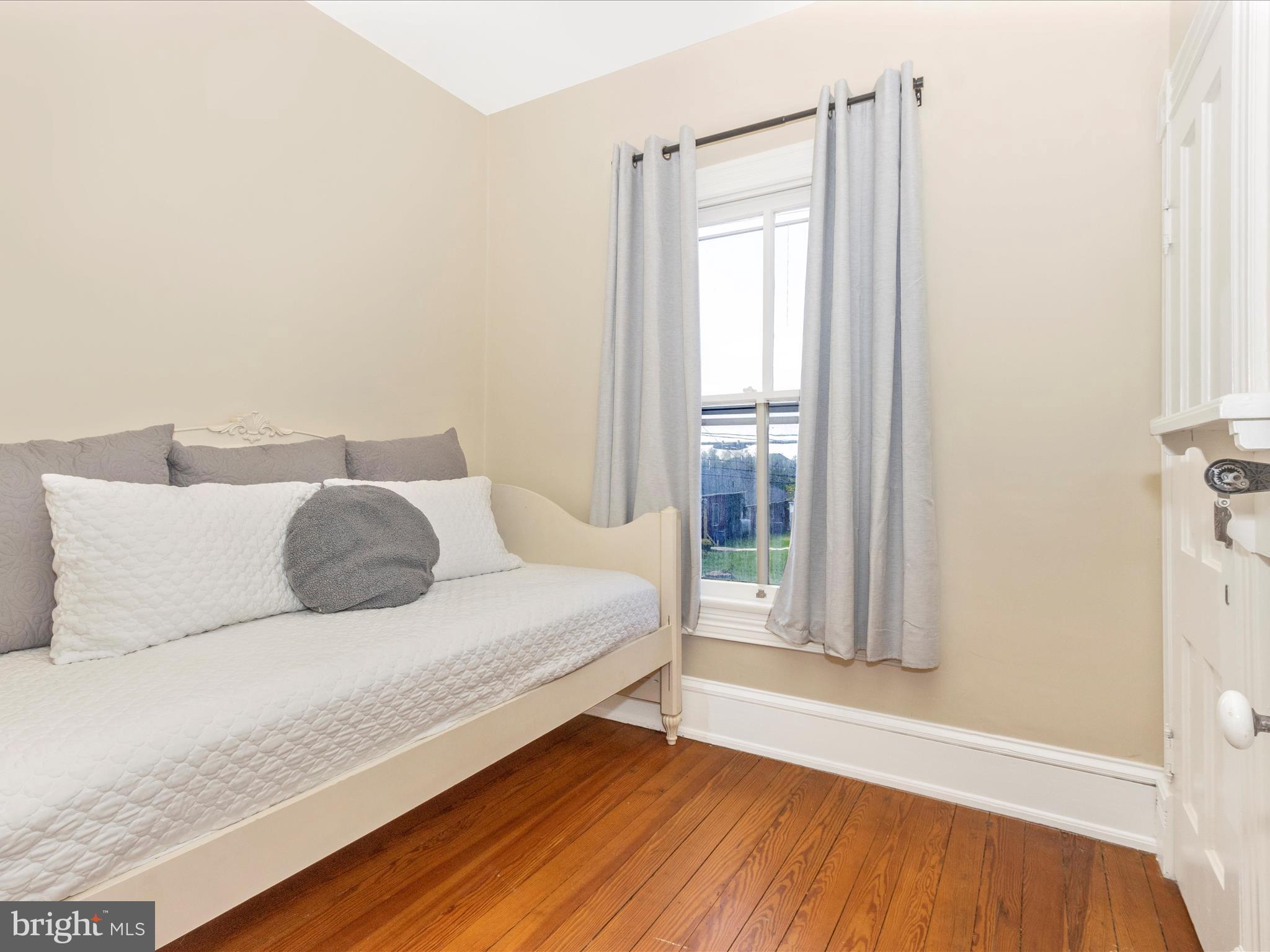 LAYTONSVILLE TOWN - Residential