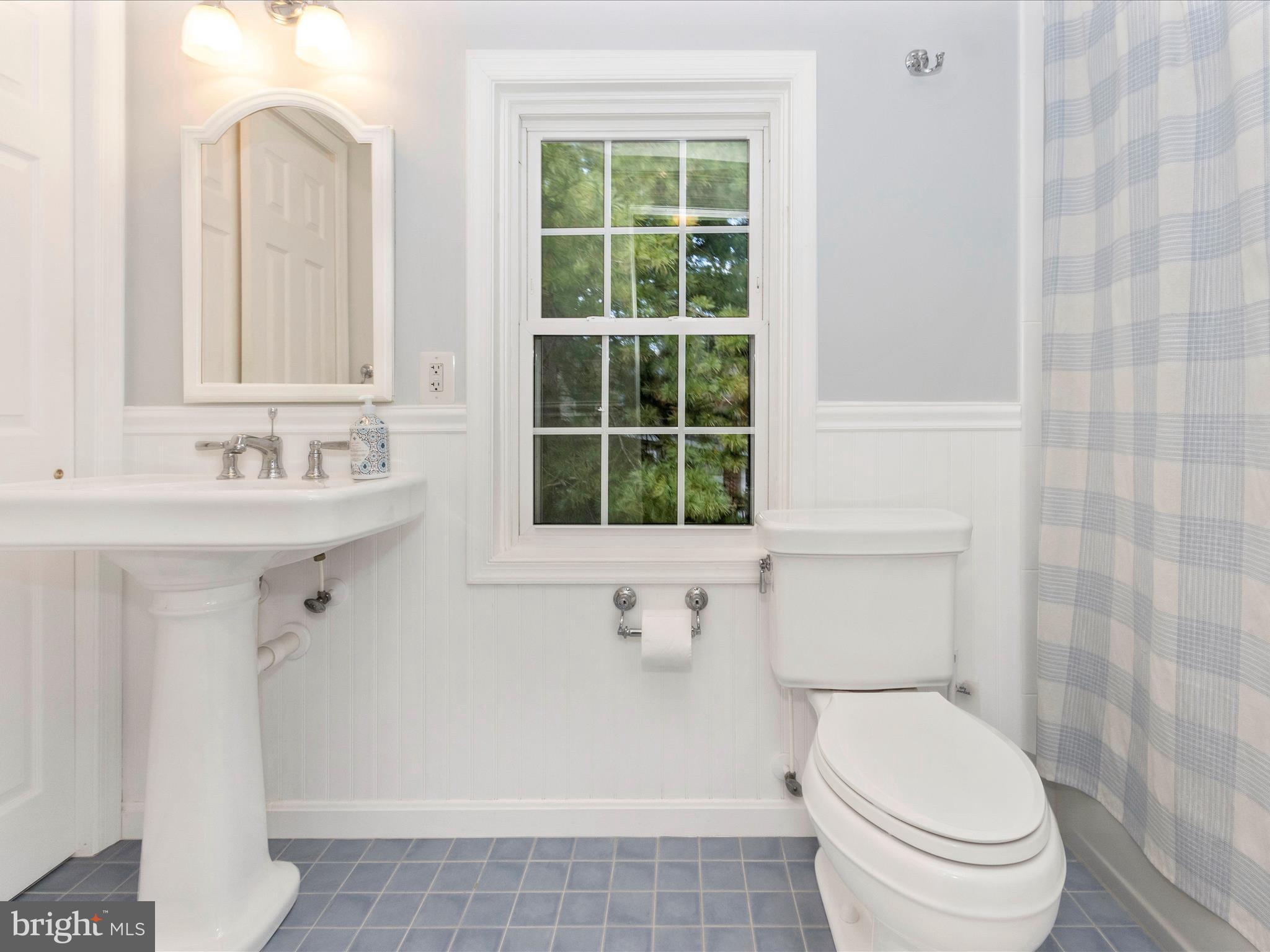 LAYTONSVILLE TOWN - Residential