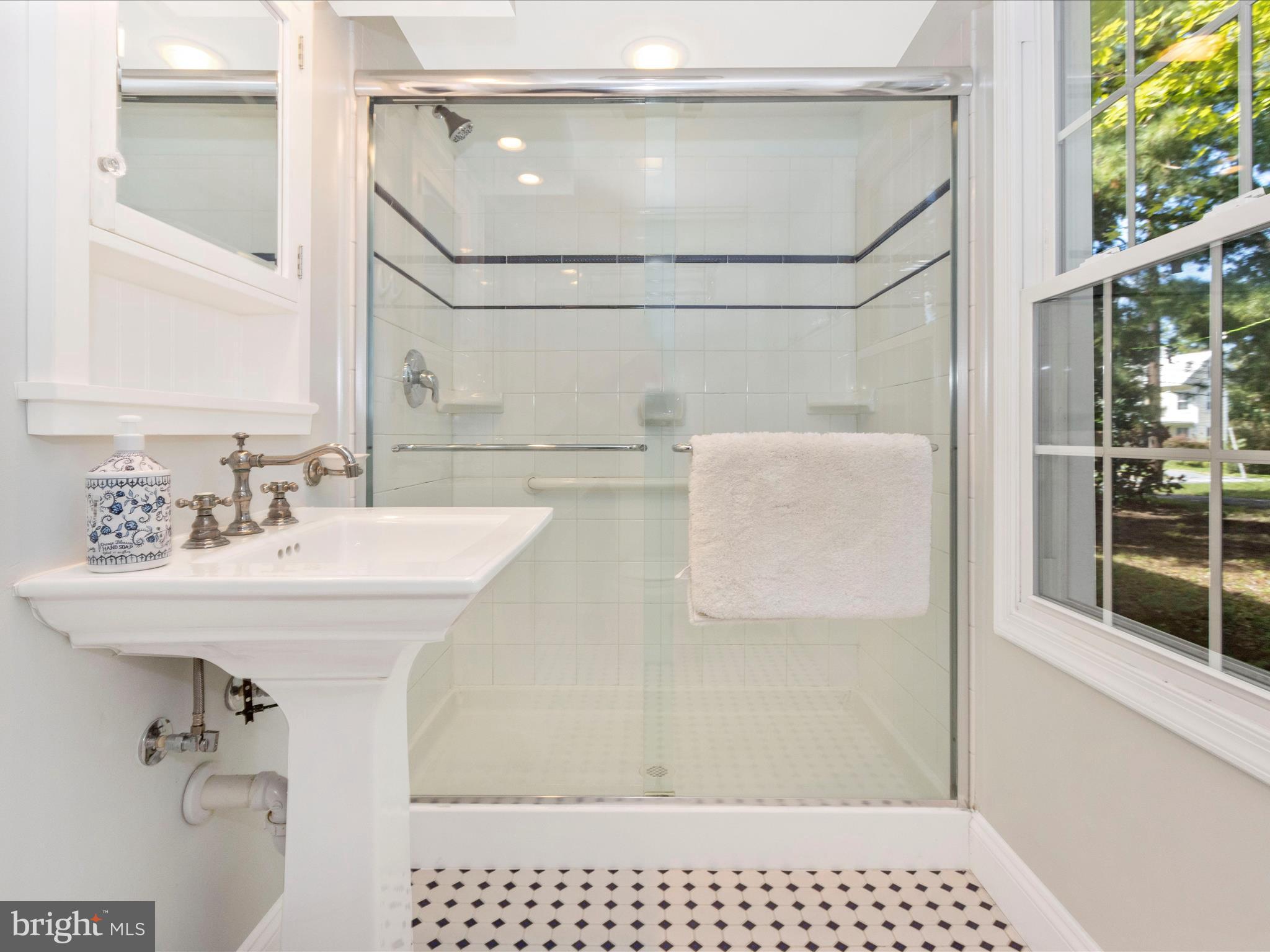 LAYTONSVILLE TOWN - Residential