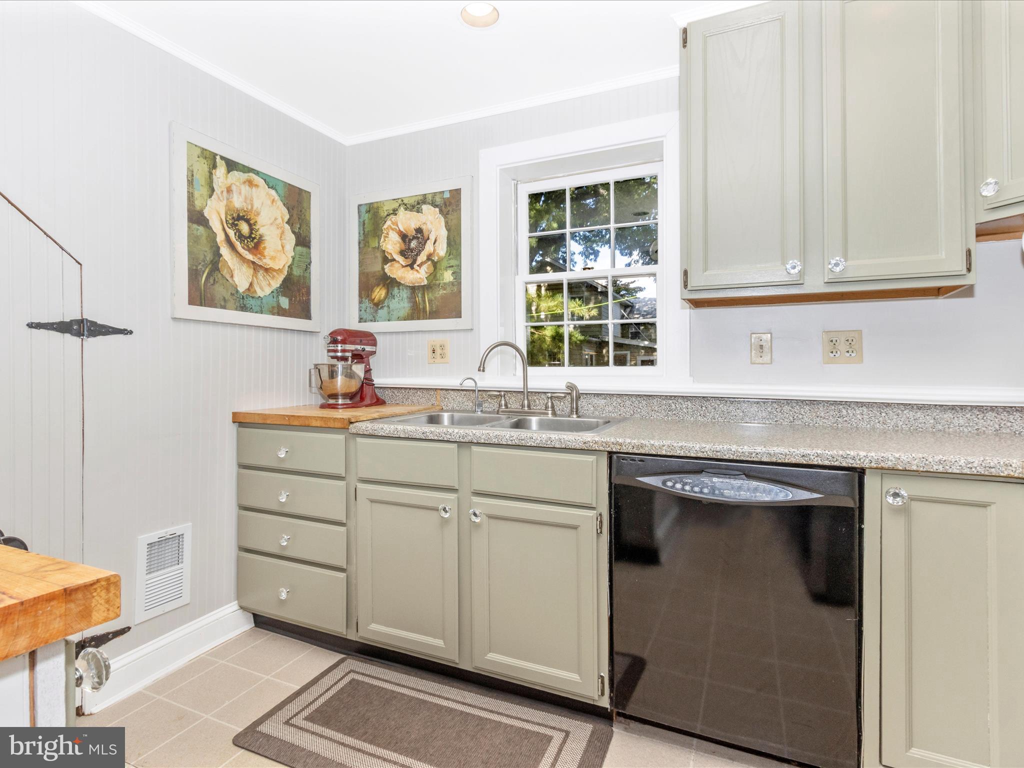 LAYTONSVILLE TOWN - Residential