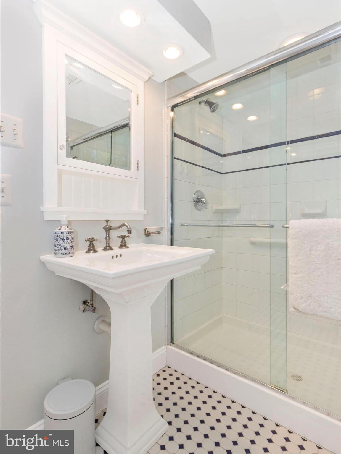 LAYTONSVILLE TOWN - Residential