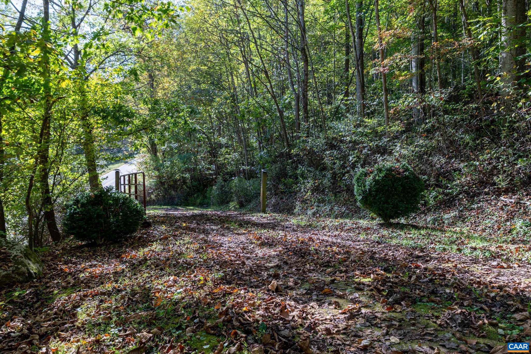 CRABTREE BLUFFS - Land