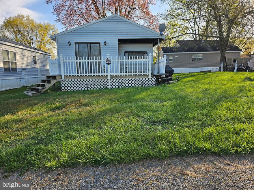 GREAT VACATION GET AWAY SPOT YOU OWN. PROPERTY HAS TRAILER WITH LARGE ADDITION  WHICH INCLUDES SECOND BEDROOM , AND A SHED. TWO LOTS GIVES YOU PLENTY OF SPACE TO STORE A BOAT OR JET SKI'S. LOCATED IN INDIAN ACRES CAMPGROUND WHICH IS LIMITED TO 150 DAYS A YEAR, NO MORE THAN 100 CONSECUTIVE DAYS. COMMUNITY HAS POOLS, BOAT RAMP, PIER, PONDS, LAKE, CONVENIENCE STORE, ARCADE, MANY EVENTS, AND SO MUCH MORE. COME FIND YOUR WEEKEND GET AWAY AS I LOOK FORWARD TO SEEING YOU.