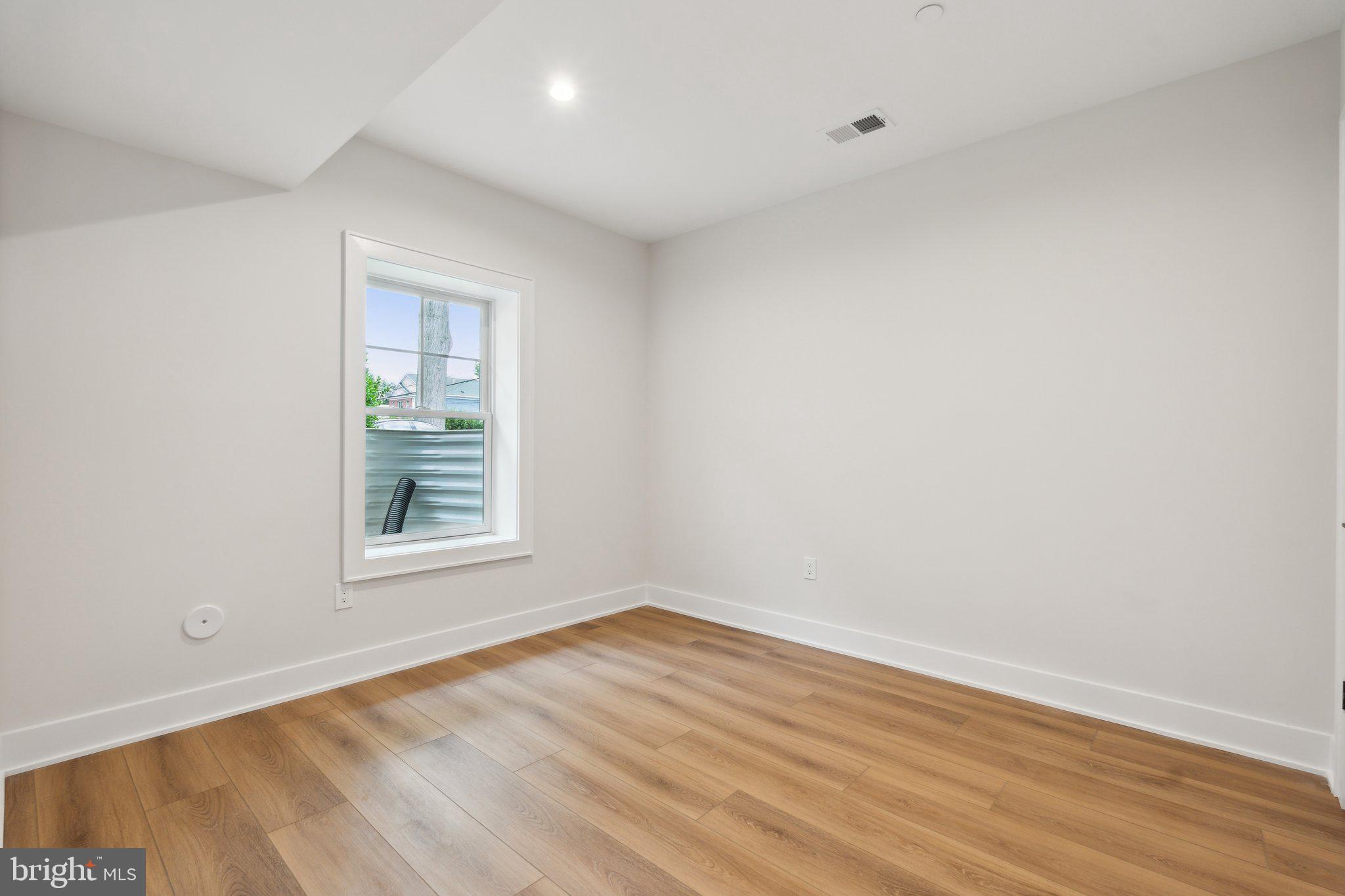 ROCK CREEK PALISADES - Residential