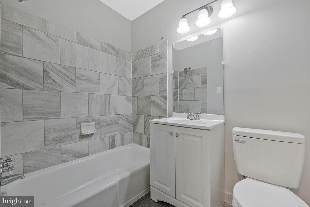 SWANN HILL CONDOMINIUMS - Residential