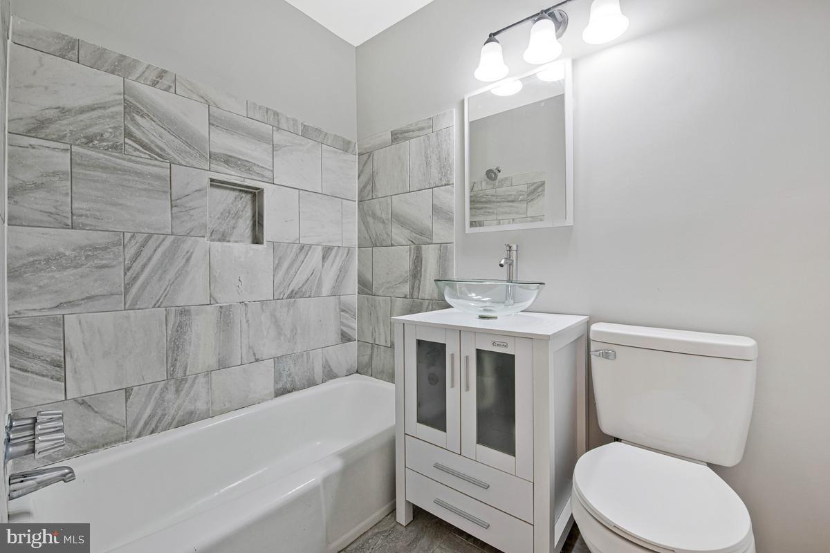 SWANN HILL CONDOMINIUMS - Residential