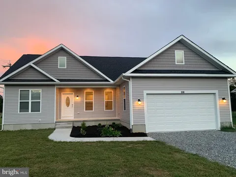 204 Woodmount Drive, Colonial Beach, VA MLS: VAWE2008882