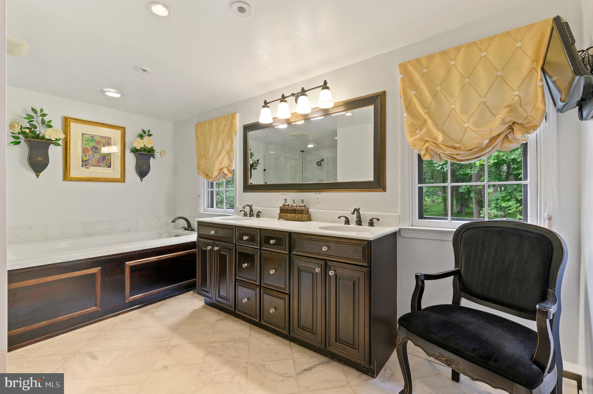 RADNOR HUNT - Residential