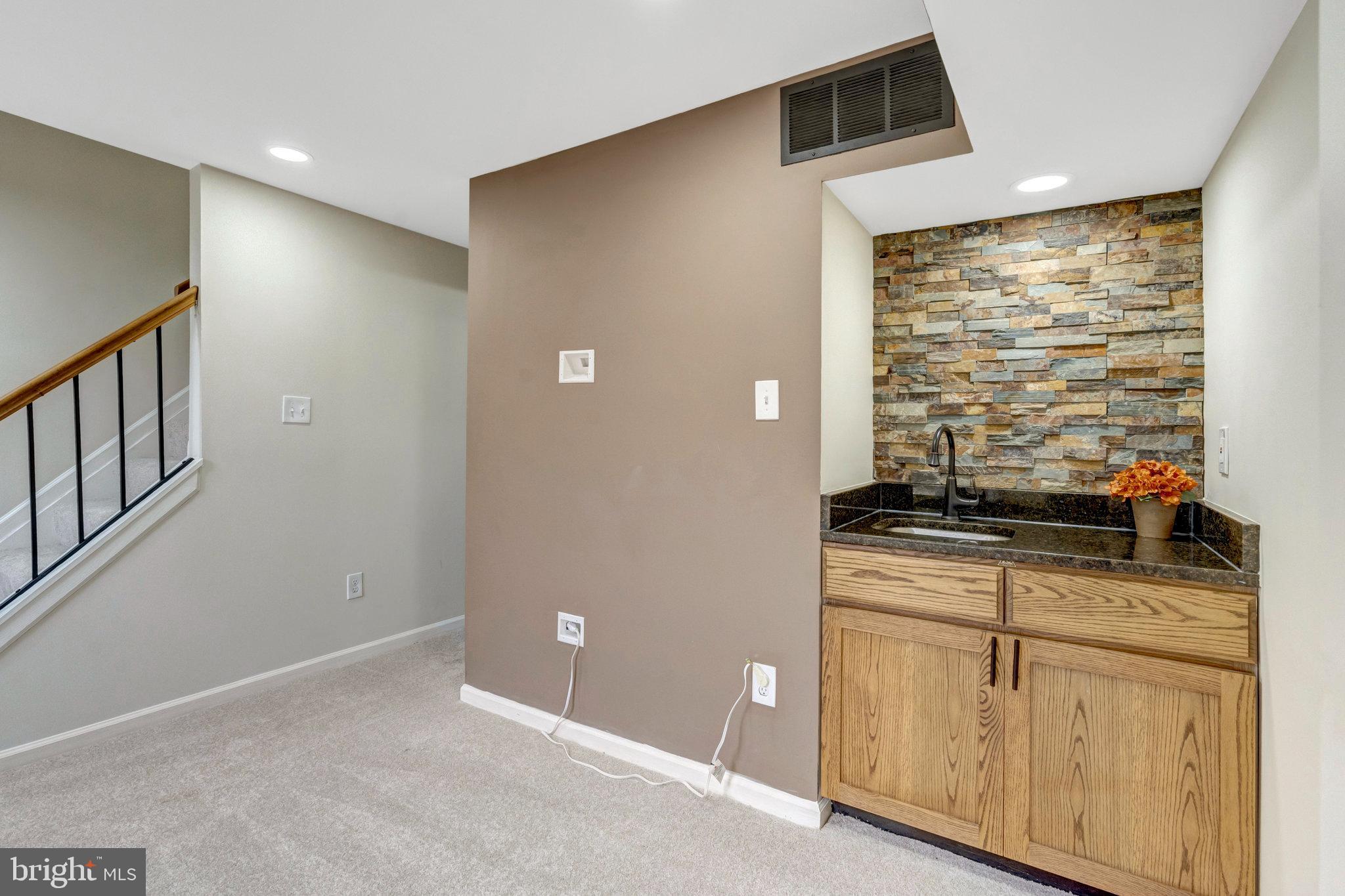 SPRINGFIELD OAKS - Residential Lease